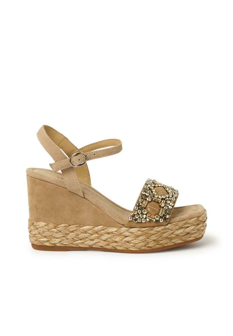 Alma en Pena Sandalen met sleehak beige Alma en Pena Sandalen met sleehak beige