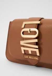 Love Moschino LOVEBUG - Torbica - camel