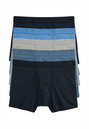 Fem par herreboxershorts i sort, mørkeblå, grå, lyseblå og marineblå med subtile vandrette striber, stablet fladt.