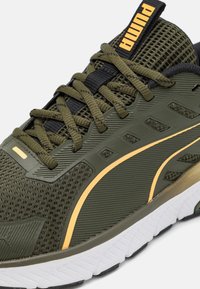 Puma CELL GLARE UNISEX - Tenisice za trening - dark olive/sun stream/black