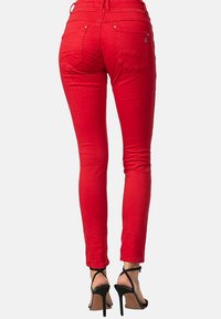 Elara Vaqueros slim fit - rot