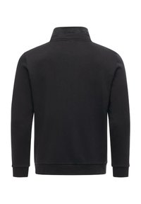 Felpa nera con colletto alto, realizzata in materiale morbido. Presenta un logo tonale lungo il colletto e polsini a costine. Texture liscia.
