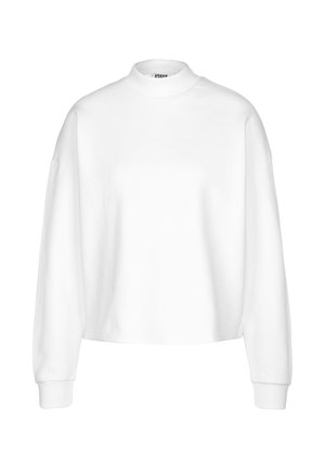 Bela dolga majica s kapuco, z spušenimi rameni in rebrastimi manšetami, prikazana na enostavni beli podlagi.