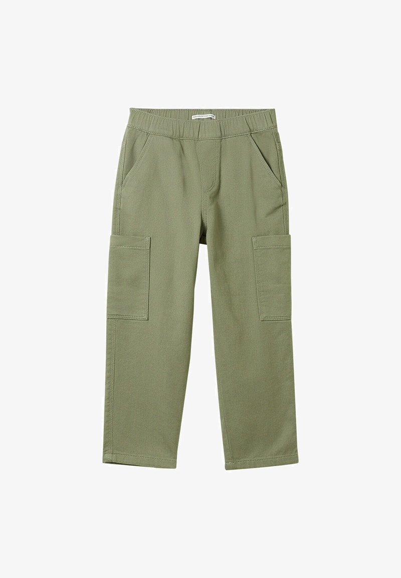 Groene cargobroek met een elastische tailleband, voorzien van twee zijzakken en twee grote cargozakken. Gemaakt van lichtgewicht materiaal.