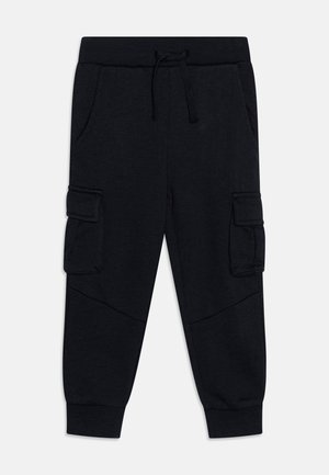 Schwarze Jogginghose aus weichem Material, mit elastischem Taillenbund, Kordelzug, Seitentaschen und Cargotaschen an jedem Bein.