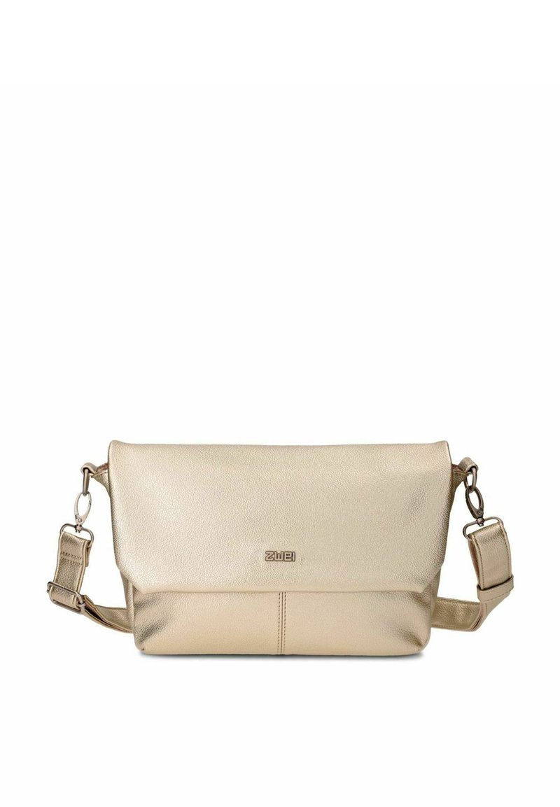 Borsa a tracolla metallica dorata con una texture in pelle liscia, chiusura con zip e tracolla regolabile. Caratterizzata da un design minimale e dettaglio del logo.