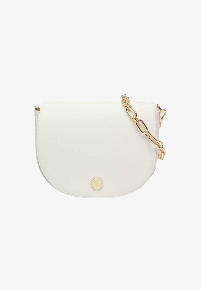 Weiße Leder-Umhängetasche mit einem runden Klappdeckel, goldenen Beschlägen und einem massiven Kettenriemen. Verfügt über ein geprägtes Logo auf der Vorderseite.