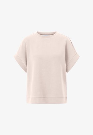 Camiseta de color beige claro, de manga corta y cuello redondo, con puños remangados y dobladillo recto sobre fondo blanco.