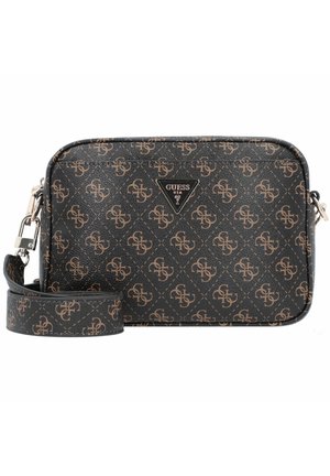 Sac bandoulière synthétique noir avec motif logo marron, forme rectangulaire, bandoulière réglable et quincaillerie argentée. Présente une plaque de logo.