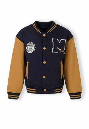Granatowo-musztardowa kurtka varsity z zapięciem na guziki, prążkowanym kołnierzem i mankietami, naszywką z literą "M" na piersi oraz emblematem "Game Day" z przodu.