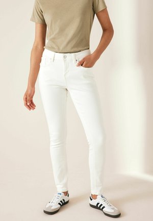 SUPER SOFT STANDARD - Karcsúsított farmerek - white