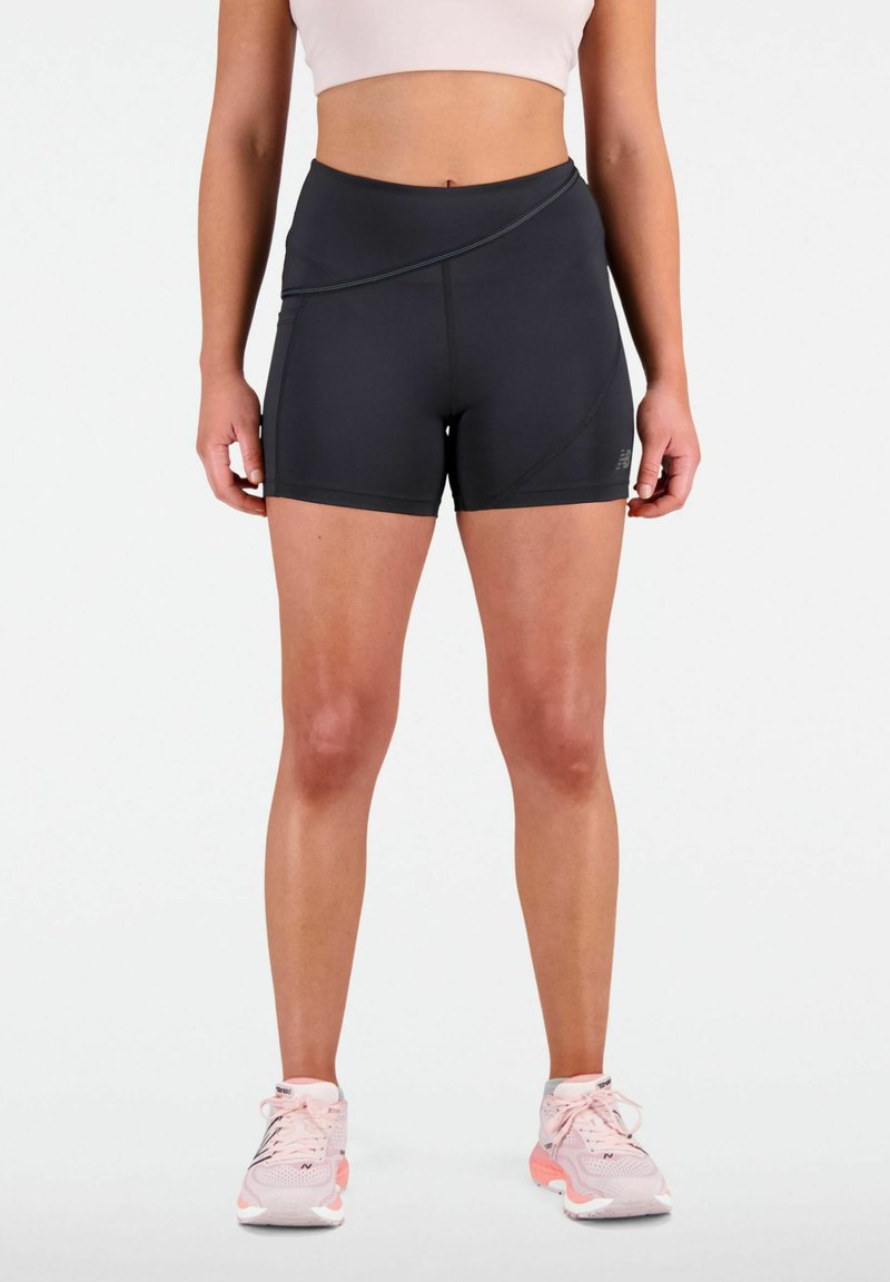 New Balance Q SPEED SHAPE SHIELD 4 INCH FITTED - Shorts - black