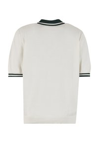 Polo blanc à manches courtes avec col et poignets vert foncé comportant une rayure blanche, vu de dos.