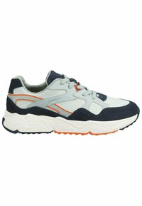 Graue und marineblaue Sneaker mit orangen Akzenten, ausgestattet mit einem Mesh-Obermaterial, strukturierten Einsätzen, runder Zehenpartie, gepolstertem Kragen und Gummisohle.