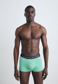Tommy Hilfiger ORIGINAL TRUNK 3 PACK - Boxer brief - green/light pink/dark blue