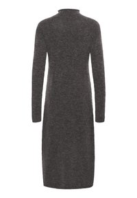 Abito lungo grigio scuro a maniche lunghe realizzato in morbido tessuto a maglia testurizzata. Presenta un collo alto e una linea dritta che arriva fino al ginocchio.