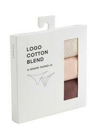 Komplet tre hlačk v obliki črke U iz bombažne mešanice v bež, svetlo roza in rjavi barvi, z embalažo, ki prikazuje ilustracijo izdelka in ime blagovne znamke.