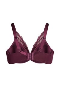 Vooraanzicht van een diep burgundy beha met verstelbare banden, kantdetails langs de cups en een drievoudige haaksluiting aan de achterkant.