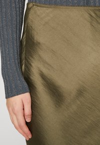 Samsøe Samsøe AGNETA SKIRT - Puzdrová sukňa - dusty olive