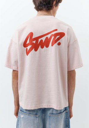 PULL&BEAR BOXY LOGO - Tricou cu imprimeu - pink