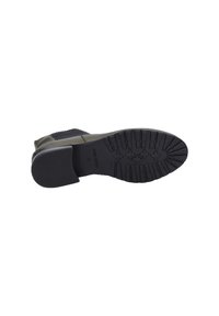 Zwarte rubberen laars met een gestructureerde afwerking, voorzien van een geribde zool voor grip. De bovenkant heeft een olijfgroen gaasdetail voor ademend vermogen.