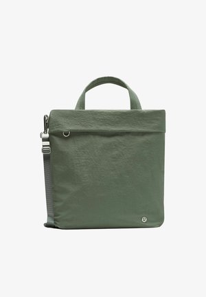 Sac cabas rectangulaire vert avec poignée supérieure, sangle d'épaule réglable et petit logo de marque argenté dans le coin inférieur.