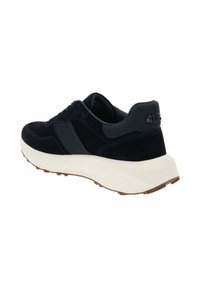 Sneaker neri e grigi scuri con suola spessa bianca, vista posteriore che mostra il marchio "4US" sul tassello del tallone.