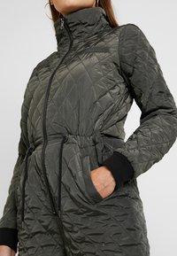 Only Onllaura One Piece Jumpsuit Beluga Dark Green Zalando Co Uk