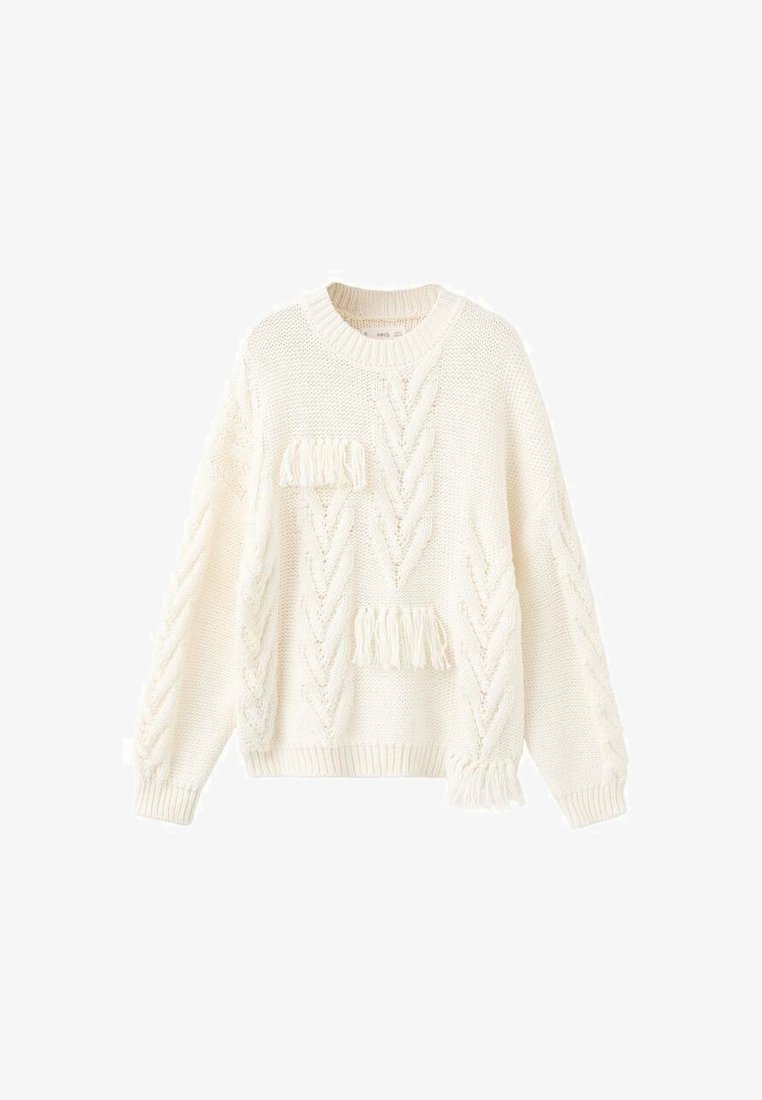 Pull tricoté couleur crème avec motifs en chevron torsadé et détails en franges sur le devant, les manches et l'ourlet, présentant un col rond et des poignets côtelés.
