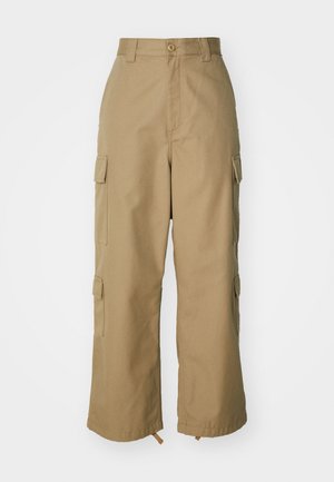 Pantaloni cargo beige con vita alta, gamba ampia e quattro grandi tasche laterali. Realizzati in un tessuto resistente con una texture liscia e dettagli minimi.
