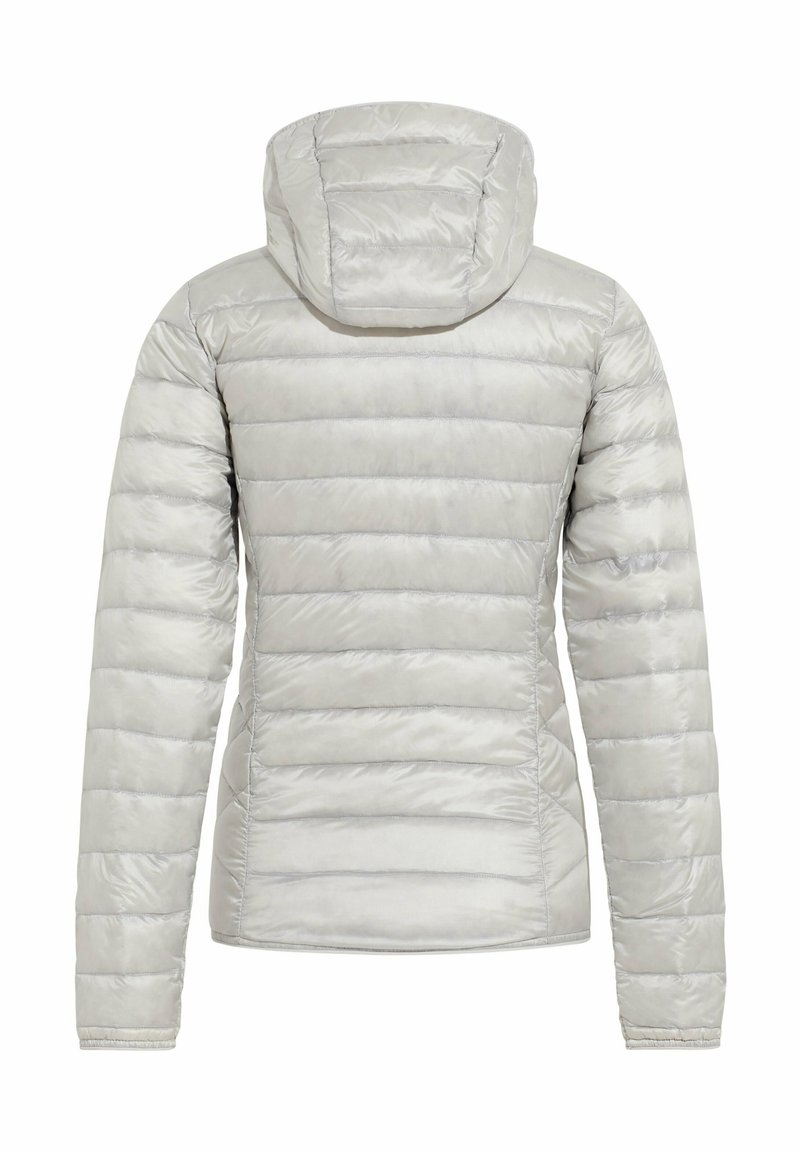 Hellgraue Puffjacke mit Kapuze, die über gesteppten horizontalen Linien, eine weiche Textur und elastische Bündchen verfügt. Die Rückansicht zeigt ein körperbetontes Design.