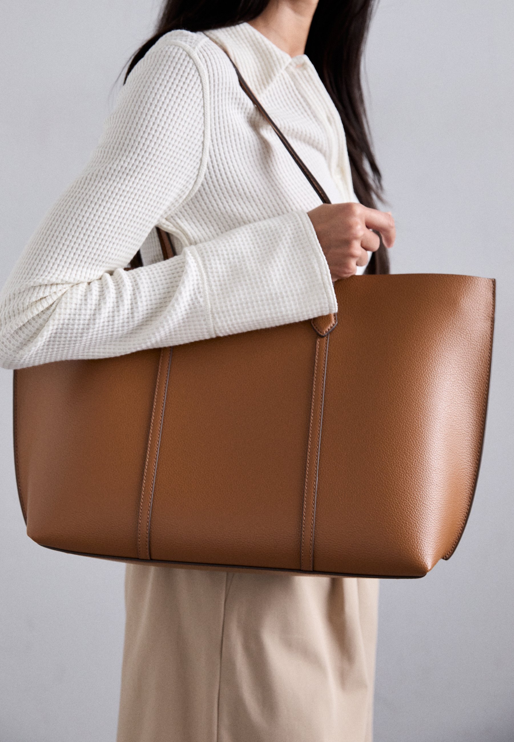 TOTE PERRY Burch Tory トートバッグ　ブラウン　オールレザー　A4収納 新品✨TORYBURCH SET brown/off-white autumn - bag Tote - バッグ