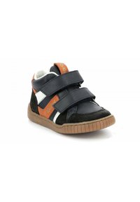 Scarpa alta navy e nera con accenti arancioni, due cinghie in velcro e suola in gomma. Presenta un morbido rivestimento interno e cuciture decorative.