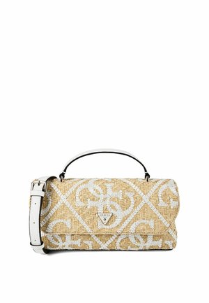 Sac à main tressé beige avec motif blanc, bandoulière blanche, poignée supérieure et logo Guess argenté en forme de triangle sur le rabat avant.