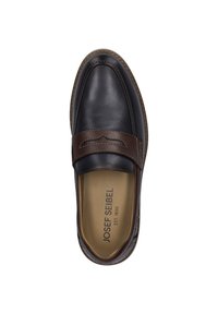 Czarno-brązowe skórzane buty wsuwane z okrągłym noskiem, przeszyciami i miękką wyściółką wewnętrzną. Posiadają logotyp na wkładce.