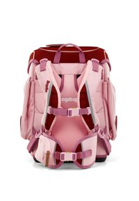 Zaino ergonomico rosa con accenti rossi, spallacci imbottiti e tasche laterali. Fibbia regolabile e rete traspirante per comfort e supporto.