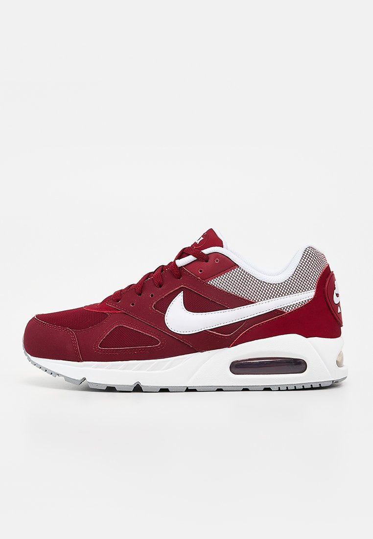 AIR MAX IVO
