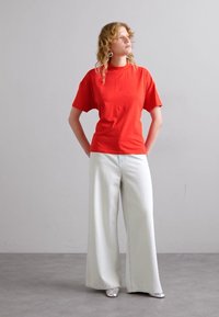 Proenza Schouler White Label MIRA - Jednoduché tričko - poppy