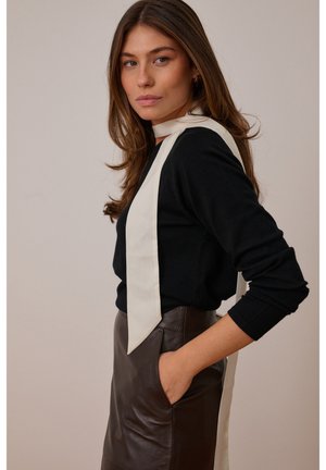 Culture CUANNEMARIE - Svetrík - black