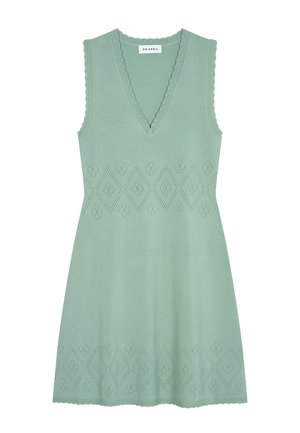 Ärmelloses hellgrünes Strickkleid mit V-Ausschnitt, geschwungenen Kanten und diamantförmigem Lochmuster am Oberteil und Saum.