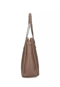 Borsa a tracolla in pelle marrone con lungo manico a motivo, vista di lato, dotata di chiusure con cerniera e un design strutturato e verticale.