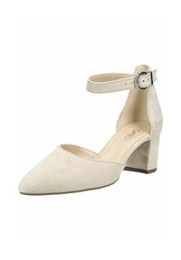 Chaussure beige en daim à talon bloc pointu, avec bride de cheville et boucle argentée, côtés ouverts, et semelle intérieure rembourrée.