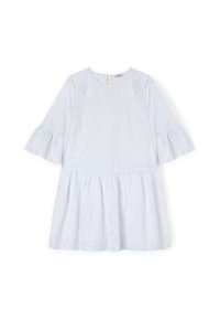 Rochie din bumbac alb, cu decolteu rotund, mâneci evazate 3/4 și broderie cu ochiuri, având un design cu fuste suprapuse.