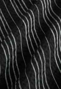 STRAIGHT LEG TEXTURED STRIPED - Auduma bikses - black white