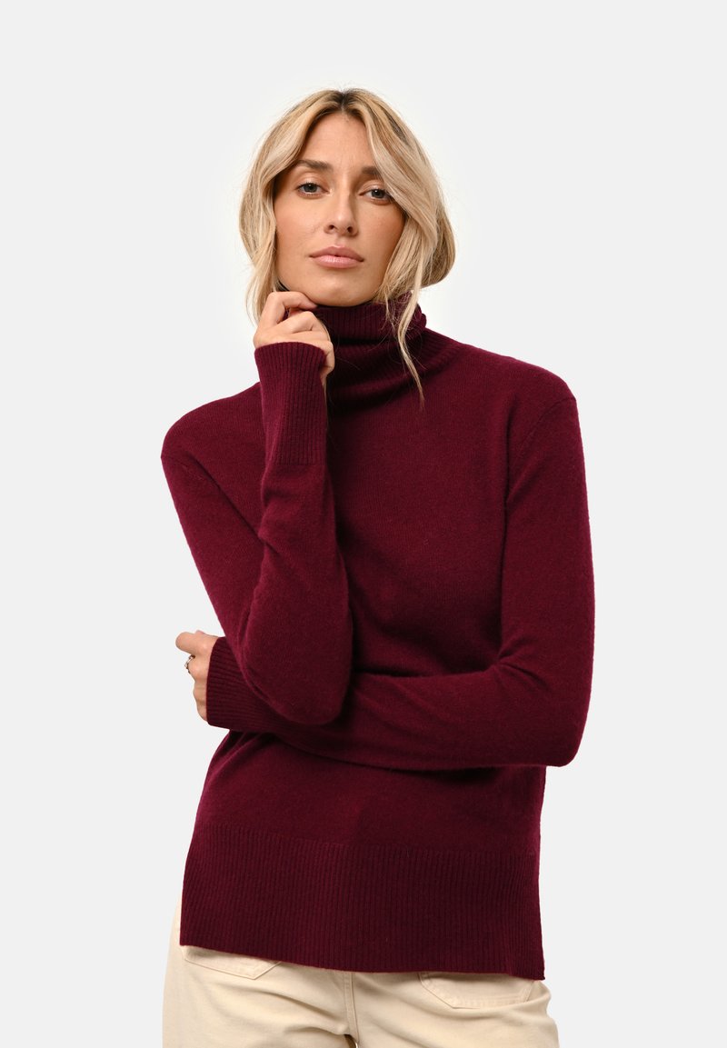 Maglione a collo alto bordeaux realizzato in tessuto morbido, con polsini e orlo a coste. Design aderente con maniche lunghe, adatto per essere indossato a strati.
