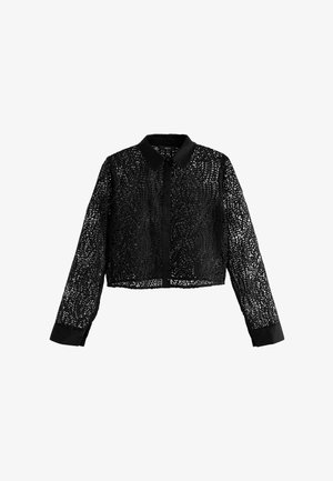 Černý krajkový crop top s dlouhými, průhlednými rukávy a pevným černým límcem. Obsahuje složité krajkové vzory a zapínání na knoflíky vpředu.