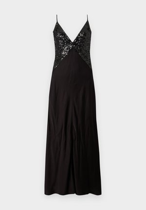 Fekete estélyi ruha vékony pántokkal, fitted bodice-dzsel, amely flitterekkel díszített, és egy lebegő szoknyával. Simaságával és enyhe fényével tűnik ki.