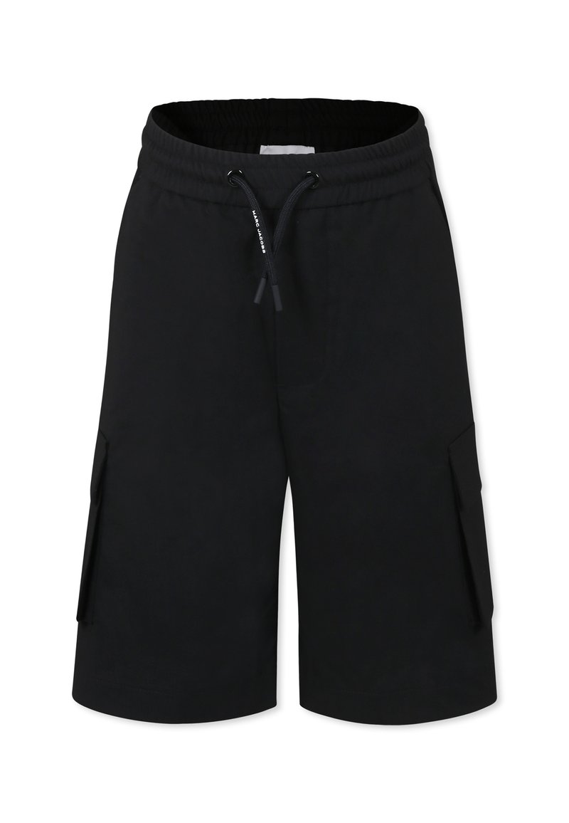Pantaloni cargo neri realizzati in materiale morbido, con vita elastica e cordoncino, tasche laterali e un fit rilassato.