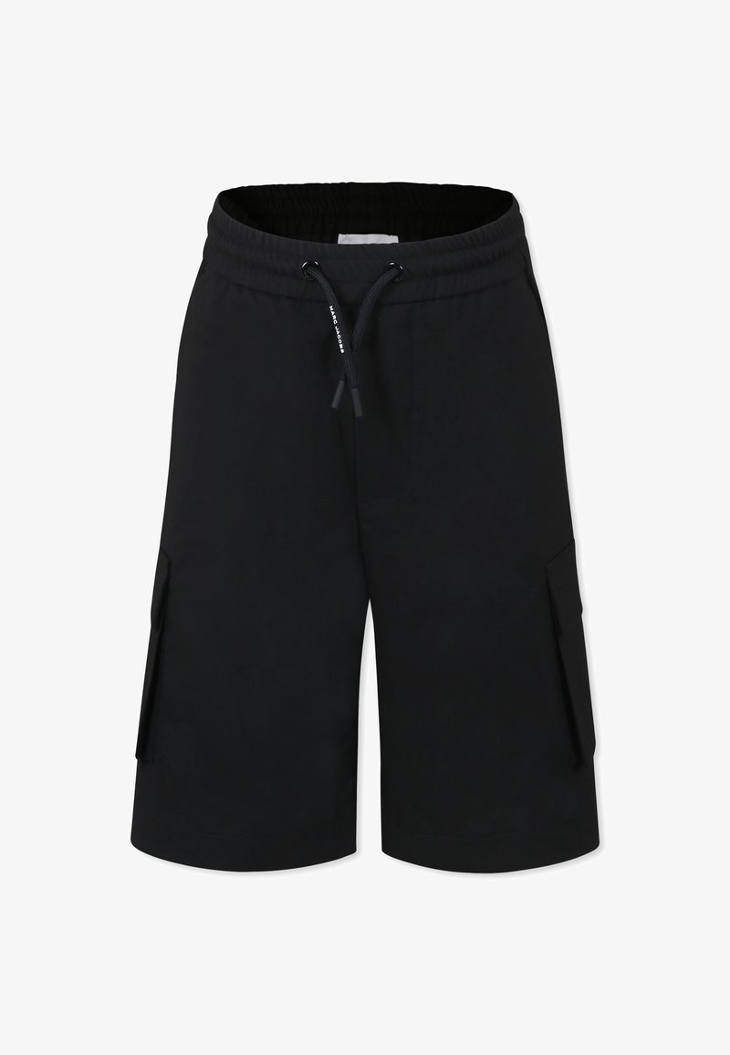Shorts cargo noirs en matériau doux, dotés d'une taille élastique avec cordon de serrage, de poches latérales et d'une coupe décontractée.