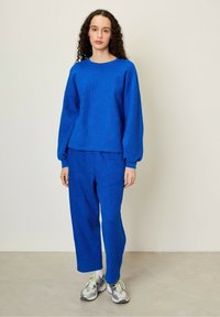 American Vintage JOGGING FEMME - Treniņtērpa apakšdaļas - bleu de prusse